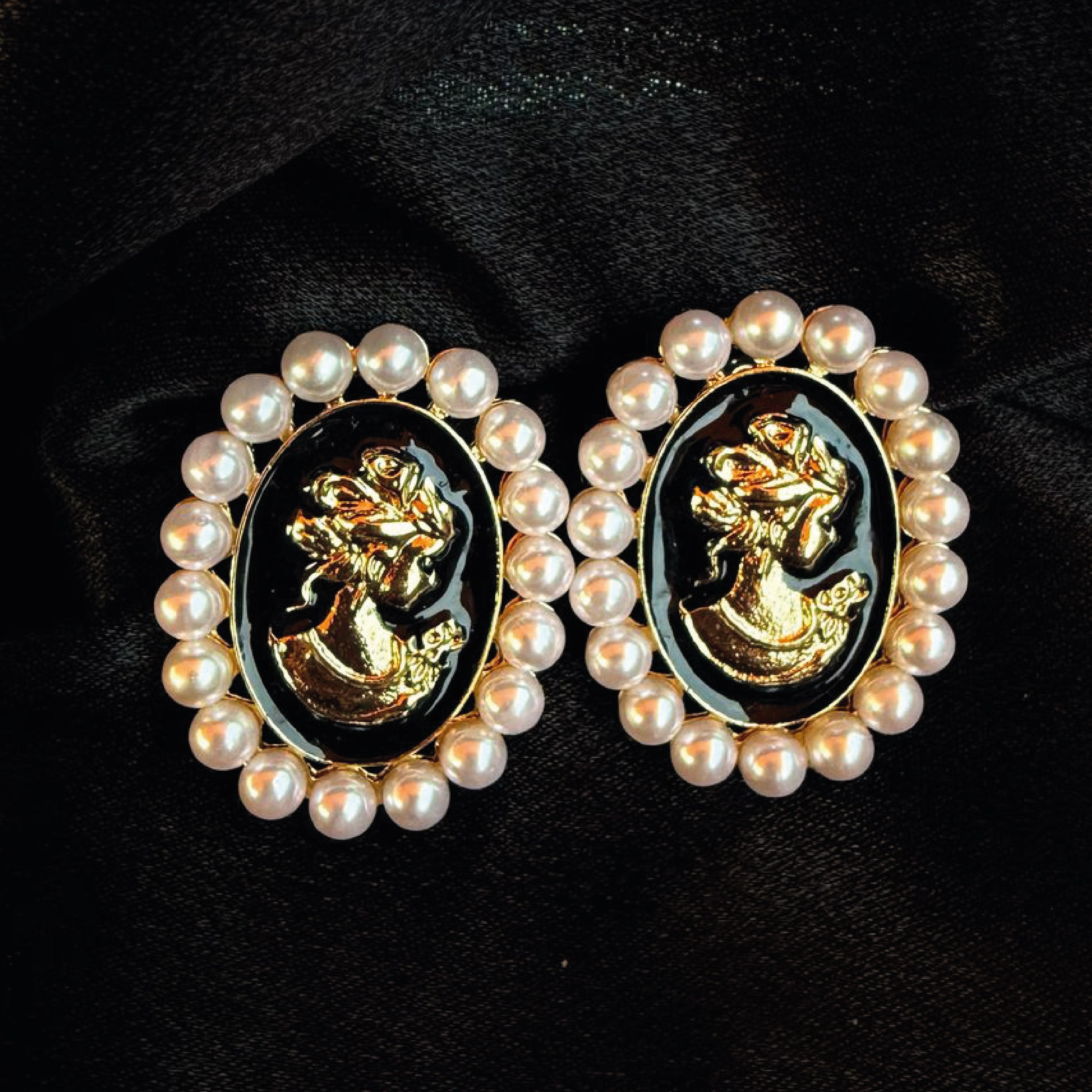 Untitled-3-06-min Vintage touch - Image 1